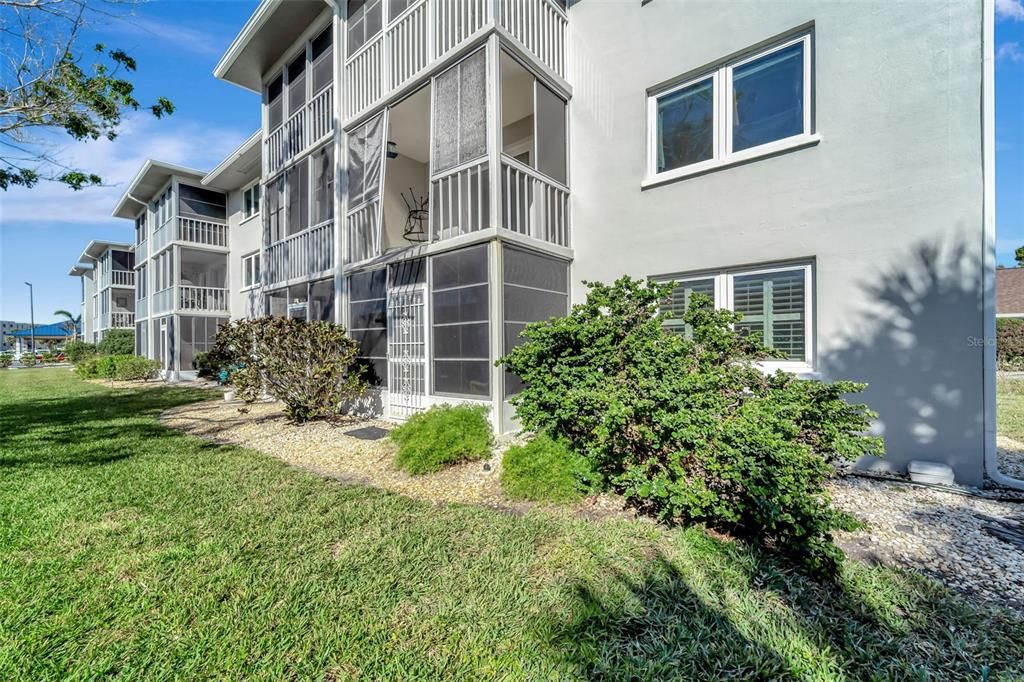 На продажу: $205,000 (2 спален, 2 ванн, 975 Квадратных фут)