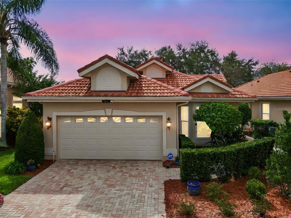 合同活跃: $595,000 (3 贝兹, 2 浴室, 1908 平方英尺)