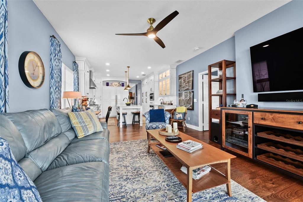 合同活跃: $595,000 (3 贝兹, 2 浴室, 1908 平方英尺)