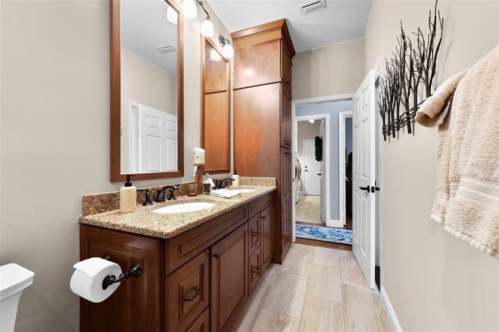 合同活跃: $595,000 (3 贝兹, 2 浴室, 1908 平方英尺)