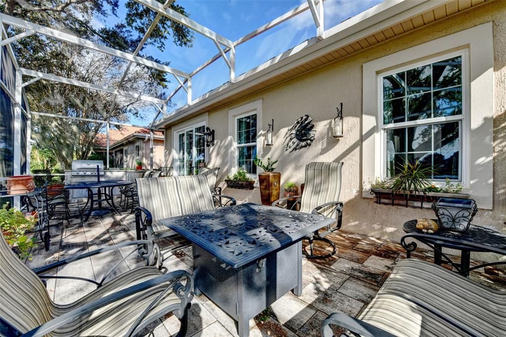 合同活跃: $595,000 (3 贝兹, 2 浴室, 1908 平方英尺)