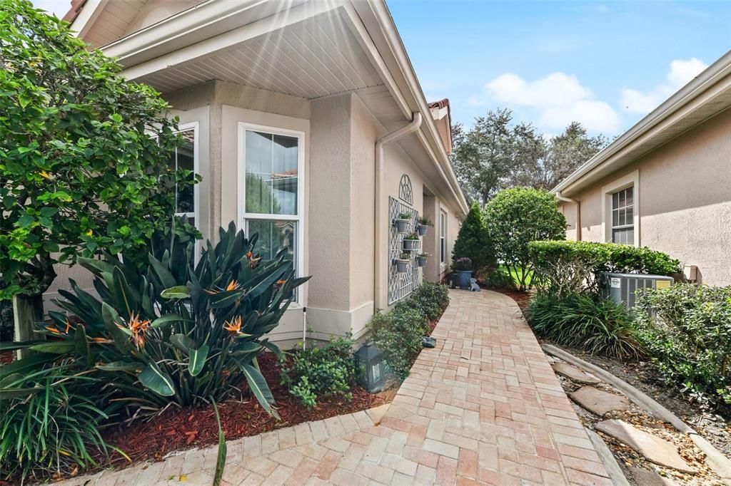 合同活跃: $595,000 (3 贝兹, 2 浴室, 1908 平方英尺)