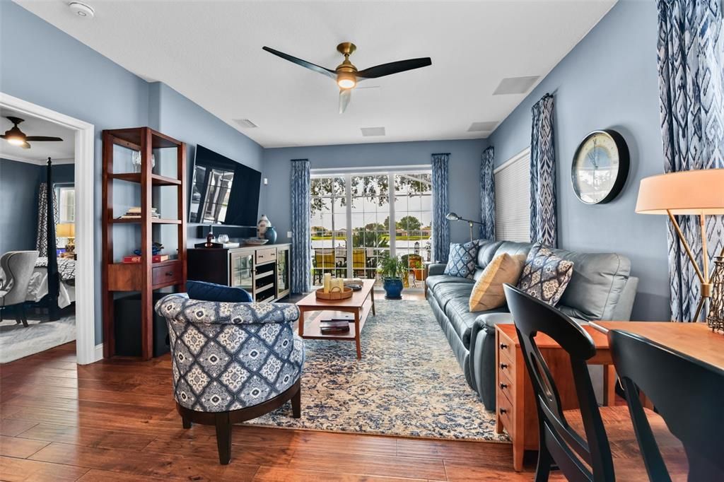 合同活跃: $595,000 (3 贝兹, 2 浴室, 1908 平方英尺)