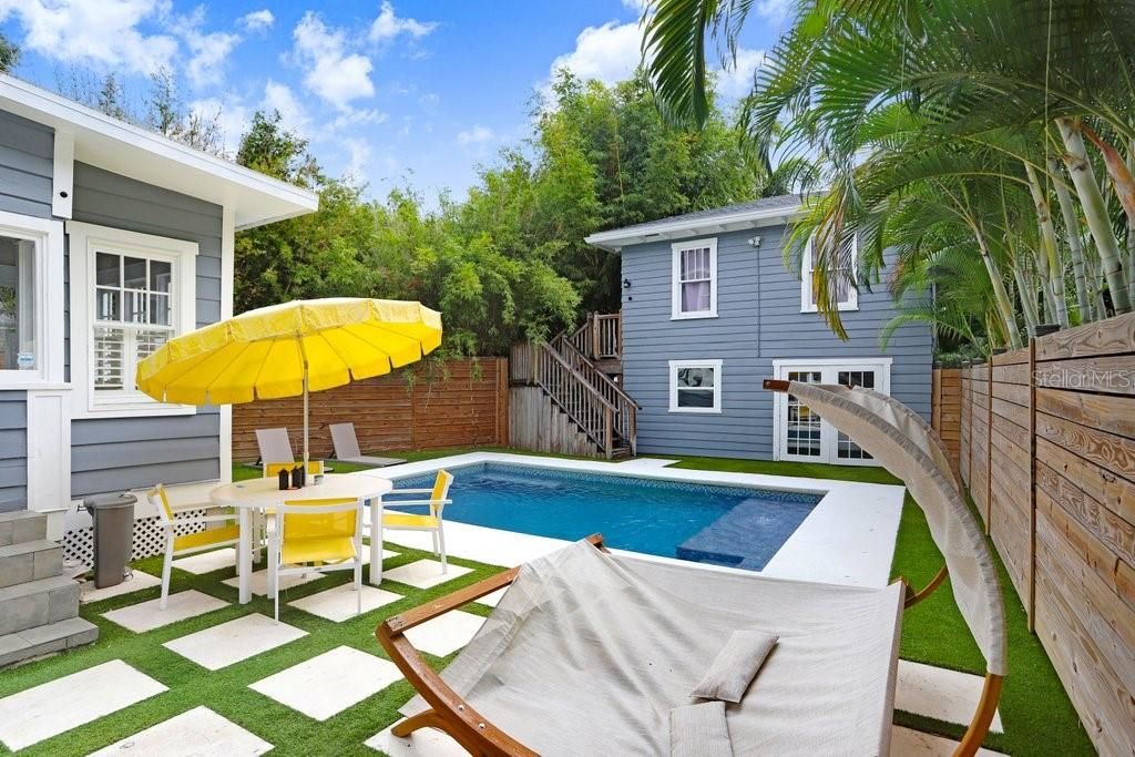 合同活跃: $1,699,000 (4 贝兹, 3 浴室, 3010 平方英尺)