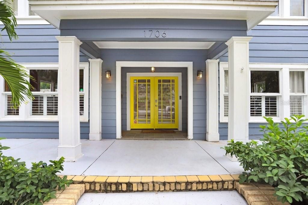 合同活跃: $1,699,000 (4 贝兹, 3 浴室, 3010 平方英尺)