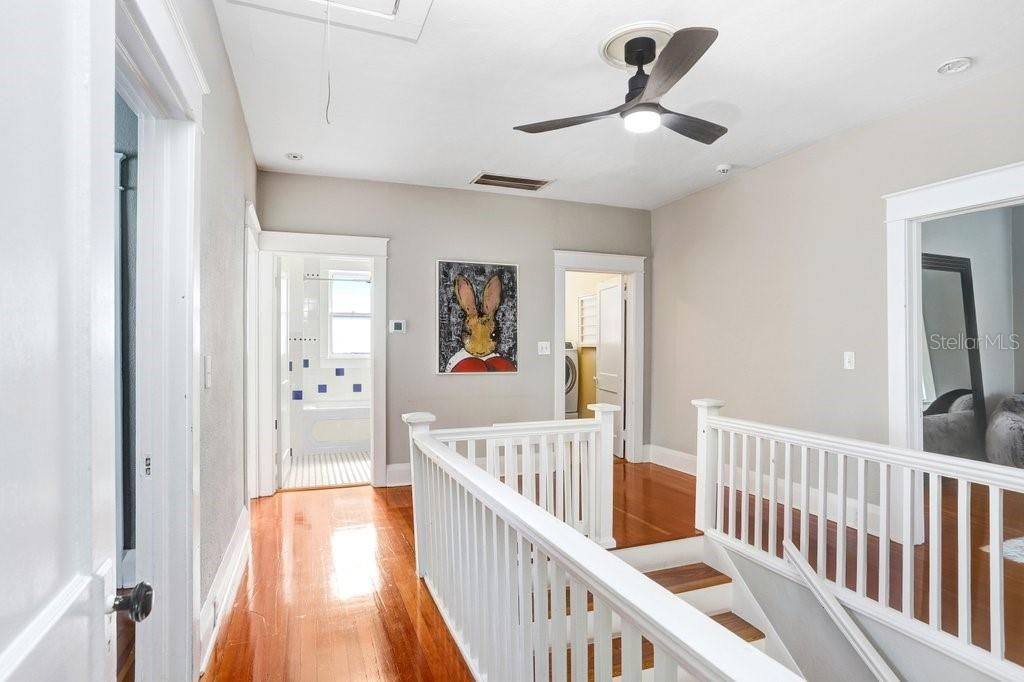 合同活跃: $1,699,000 (4 贝兹, 3 浴室, 3010 平方英尺)