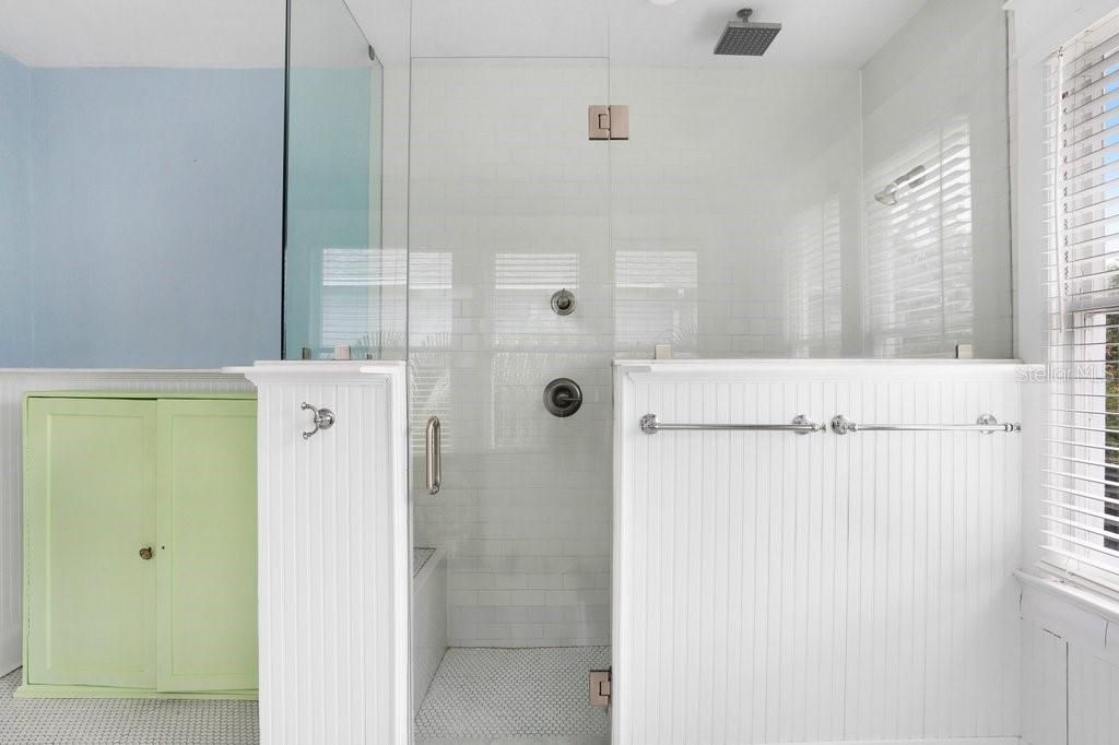 合同活跃: $1,699,000 (4 贝兹, 3 浴室, 3010 平方英尺)