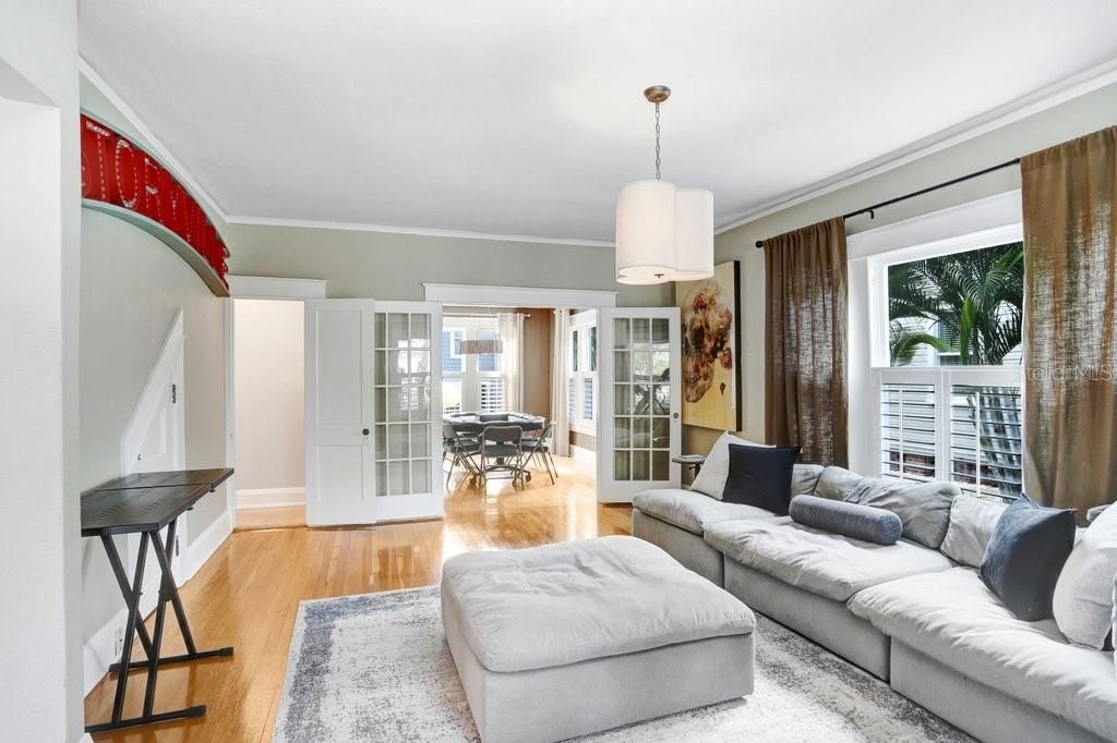 合同活跃: $1,699,000 (4 贝兹, 3 浴室, 3010 平方英尺)