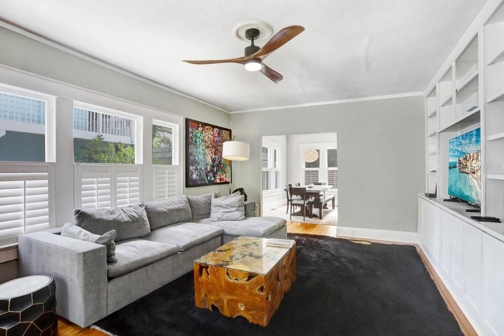 合同活跃: $1,699,000 (4 贝兹, 3 浴室, 3010 平方英尺)