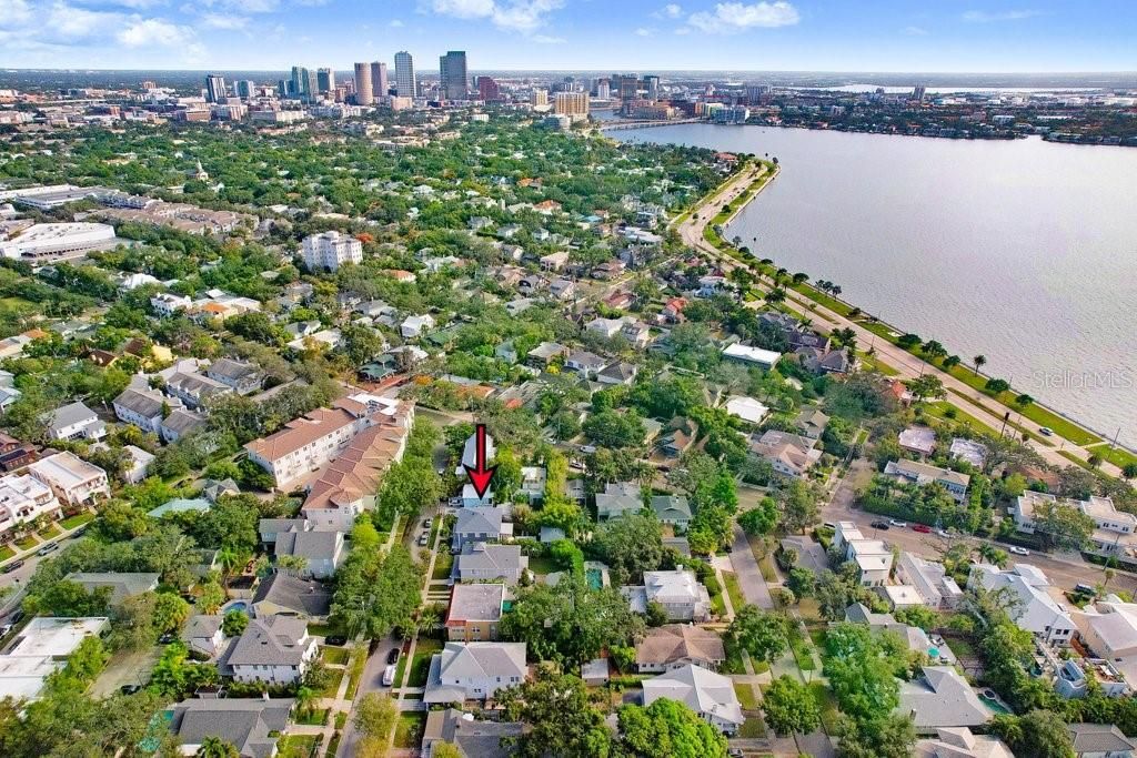 合同活跃: $1,699,000 (4 贝兹, 3 浴室, 3010 平方英尺)