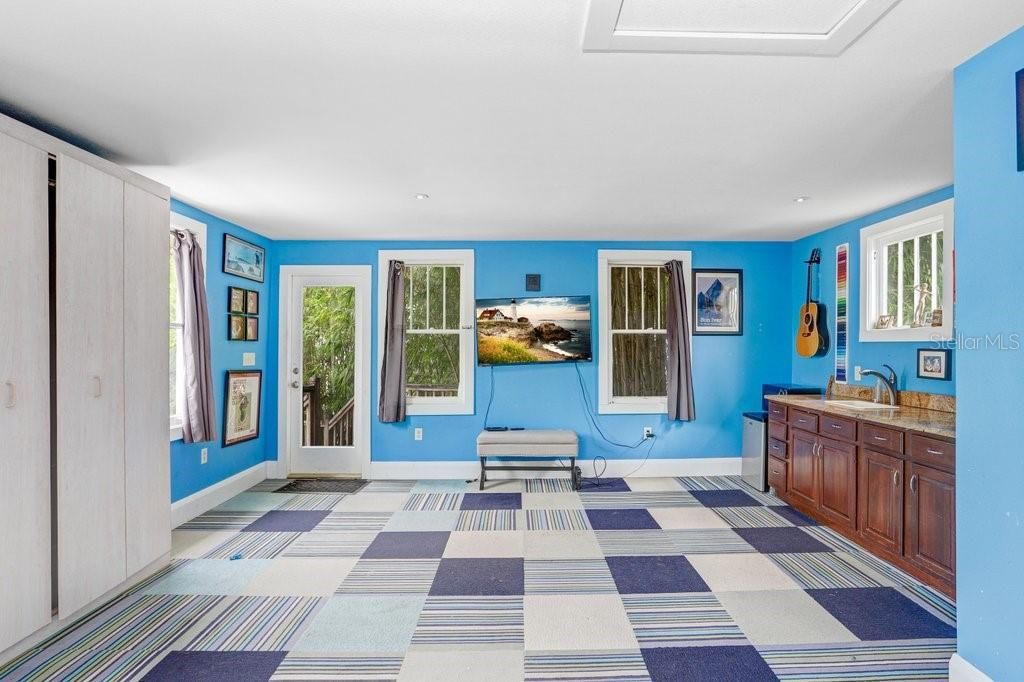 合同活跃: $1,699,000 (4 贝兹, 3 浴室, 3010 平方英尺)