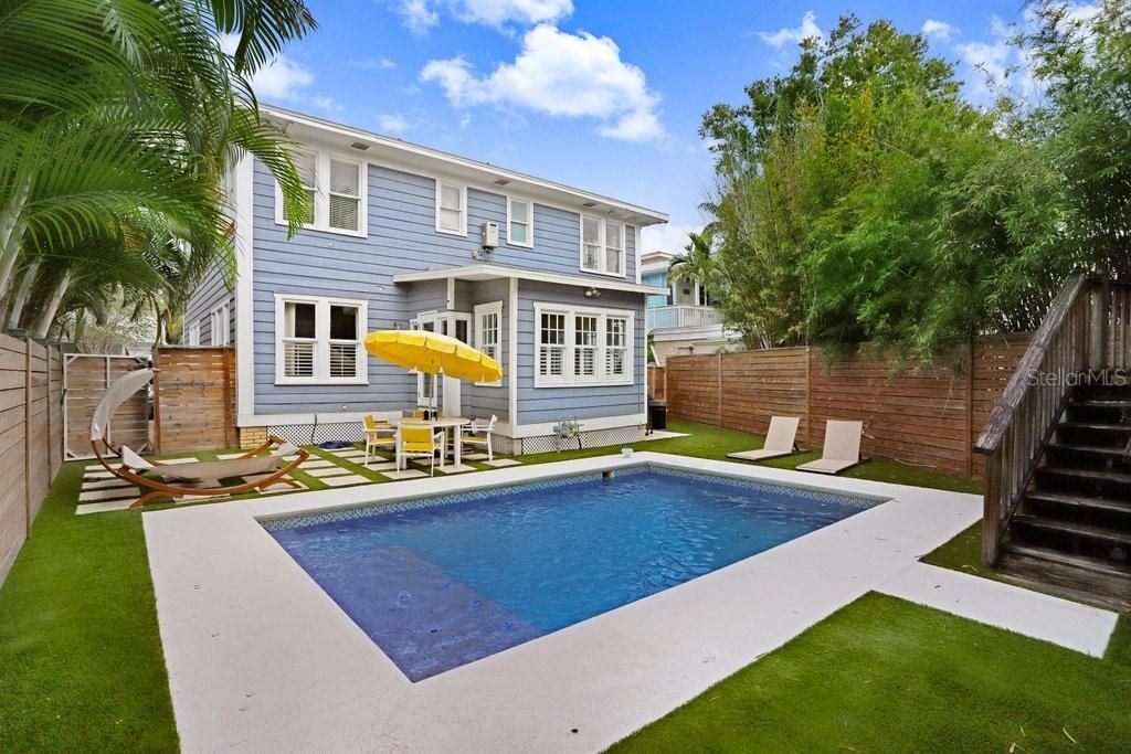 合同活跃: $1,699,000 (4 贝兹, 3 浴室, 3010 平方英尺)