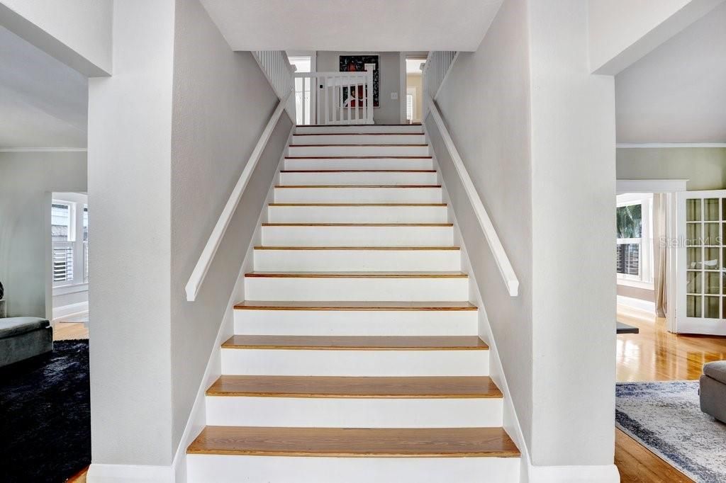 合同活跃: $1,699,000 (4 贝兹, 3 浴室, 3010 平方英尺)