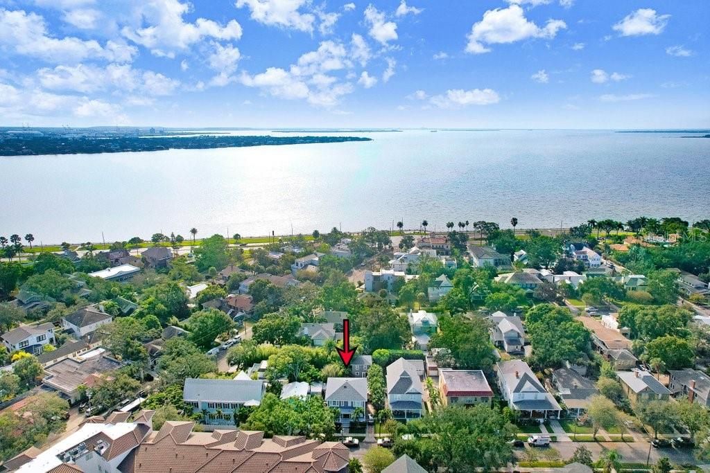 合同活跃: $1,699,000 (4 贝兹, 3 浴室, 3010 平方英尺)