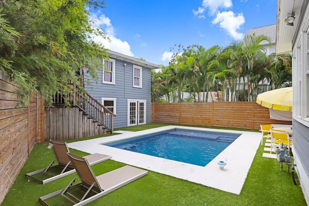 合同活跃: $1,699,000 (4 贝兹, 3 浴室, 3010 平方英尺)