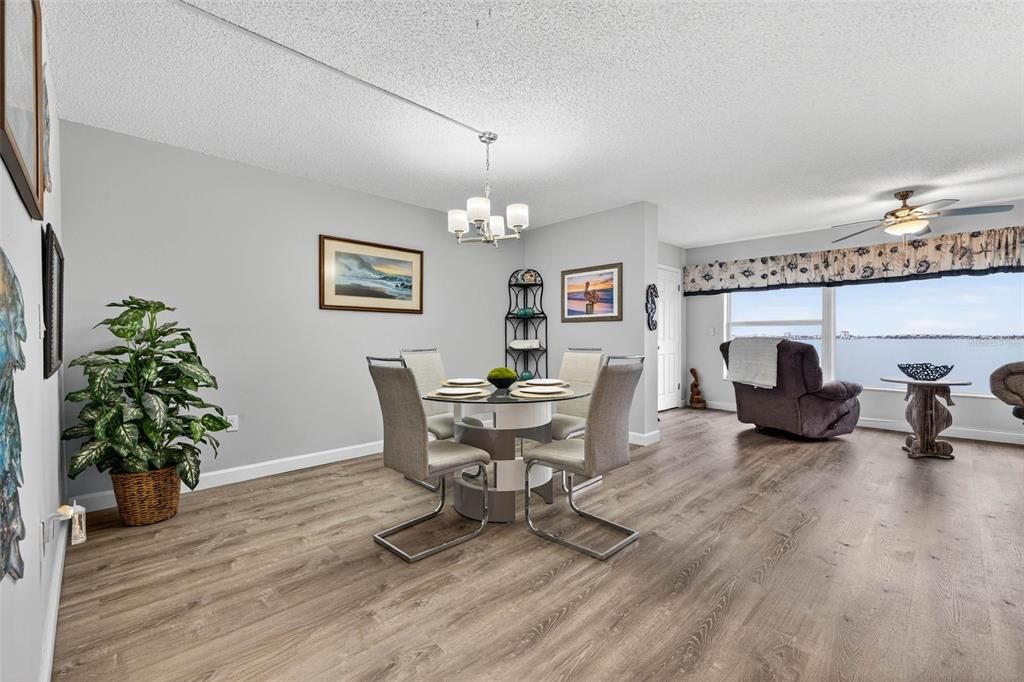 待售: $400,000 (2 贝兹, 2 浴室, 1450 平方英尺)