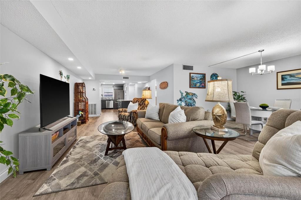 待售: $400,000 (2 贝兹, 2 浴室, 1450 平方英尺)