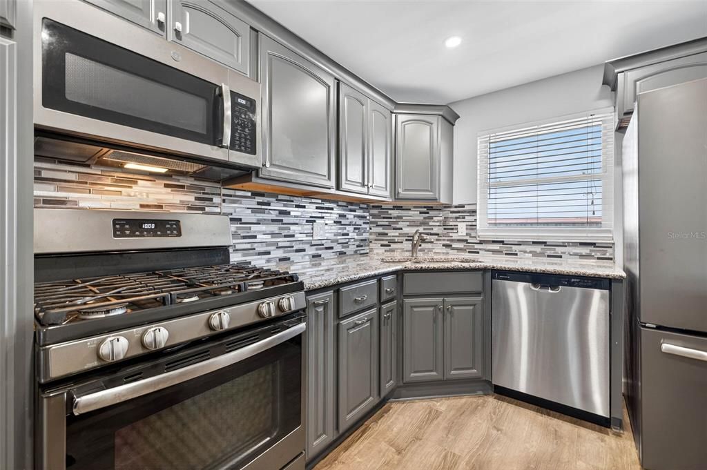 待售: $400,000 (2 贝兹, 2 浴室, 1450 平方英尺)