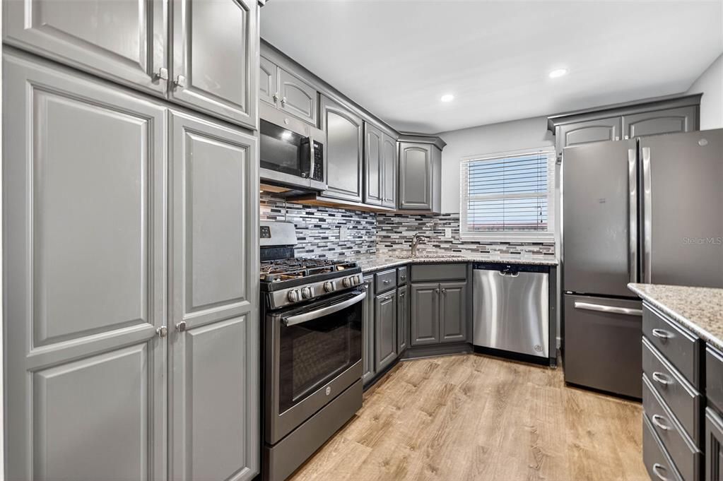 待售: $400,000 (2 贝兹, 2 浴室, 1450 平方英尺)