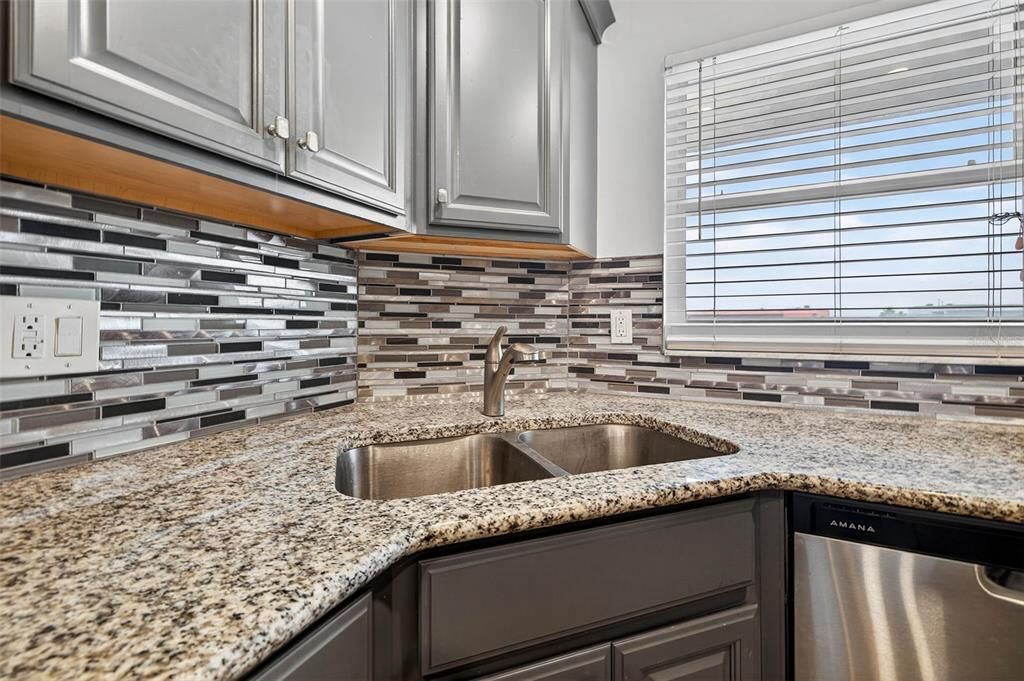 待售: $400,000 (2 贝兹, 2 浴室, 1450 平方英尺)