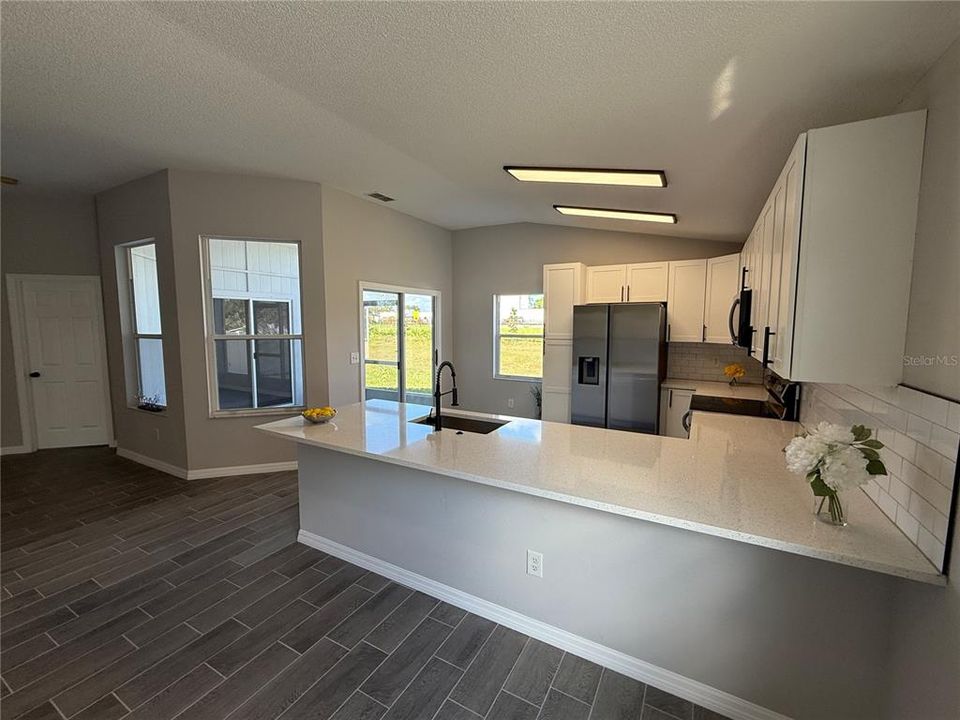 Active With Contract: $344,900 (3 beds, 2 baths, 1371 Square Feet)