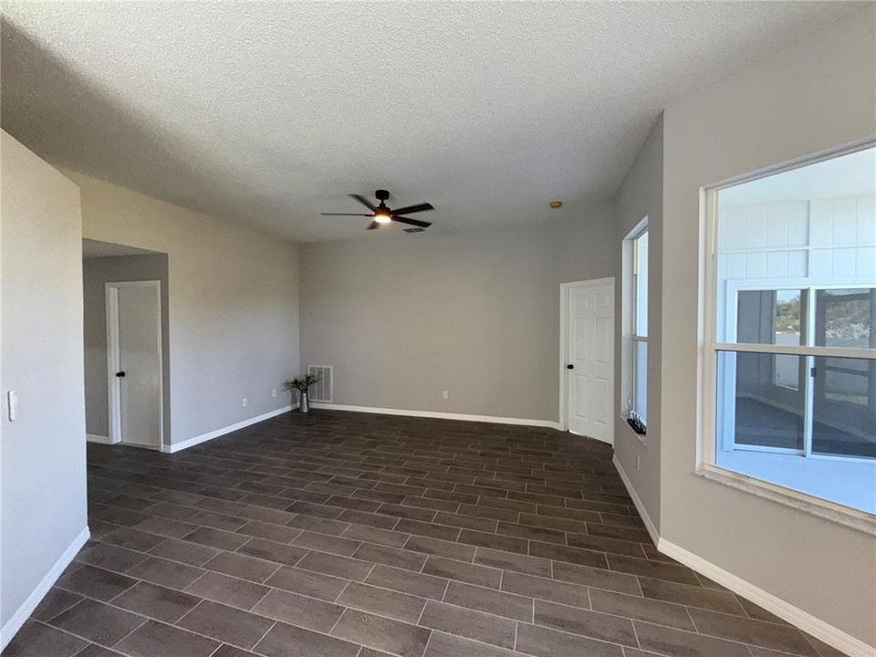 Active With Contract: $344,900 (3 beds, 2 baths, 1371 Square Feet)