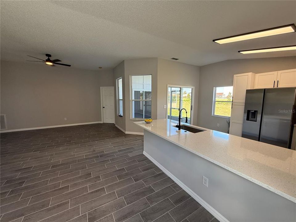 Active With Contract: $344,900 (3 beds, 2 baths, 1371 Square Feet)
