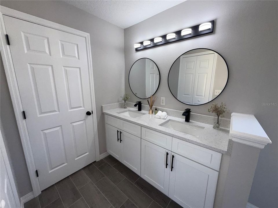 Active With Contract: $344,900 (3 beds, 2 baths, 1371 Square Feet)