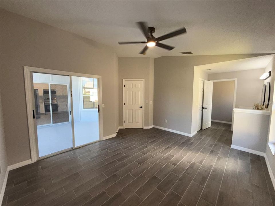 Active With Contract: $344,900 (3 beds, 2 baths, 1371 Square Feet)