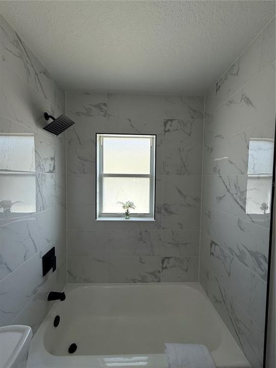 Active With Contract: $344,900 (3 beds, 2 baths, 1371 Square Feet)