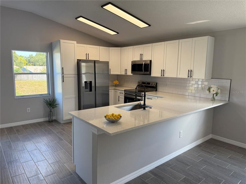 Active With Contract: $344,900 (3 beds, 2 baths, 1371 Square Feet)