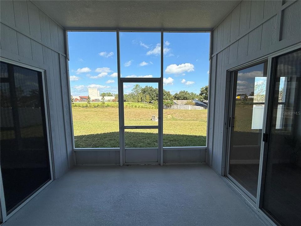 Active With Contract: $344,900 (3 beds, 2 baths, 1371 Square Feet)