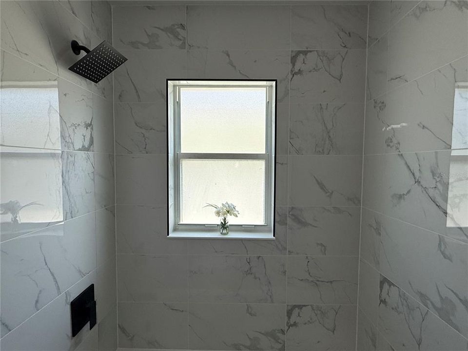 Active With Contract: $344,900 (3 beds, 2 baths, 1371 Square Feet)