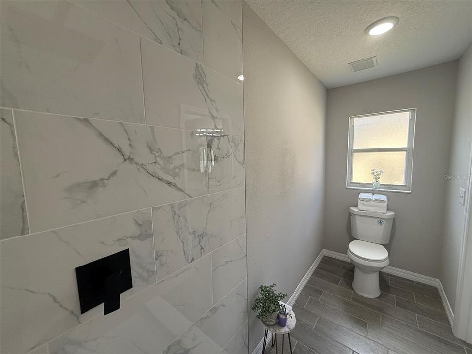 Active With Contract: $344,900 (3 beds, 2 baths, 1371 Square Feet)