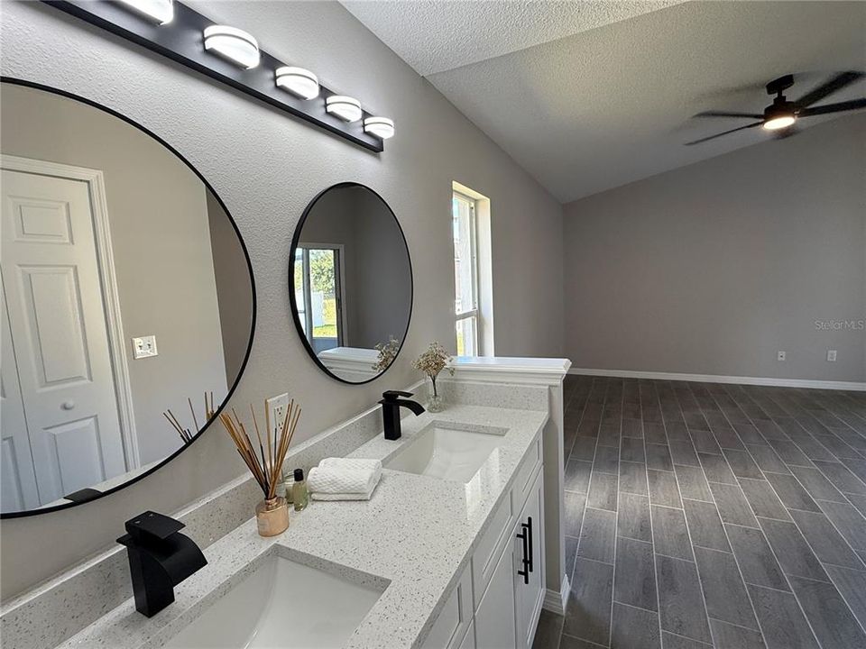 Active With Contract: $344,900 (3 beds, 2 baths, 1371 Square Feet)