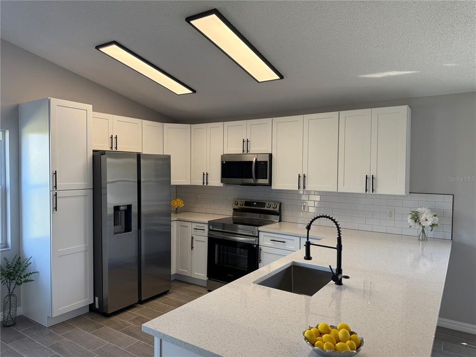 Active With Contract: $344,900 (3 beds, 2 baths, 1371 Square Feet)