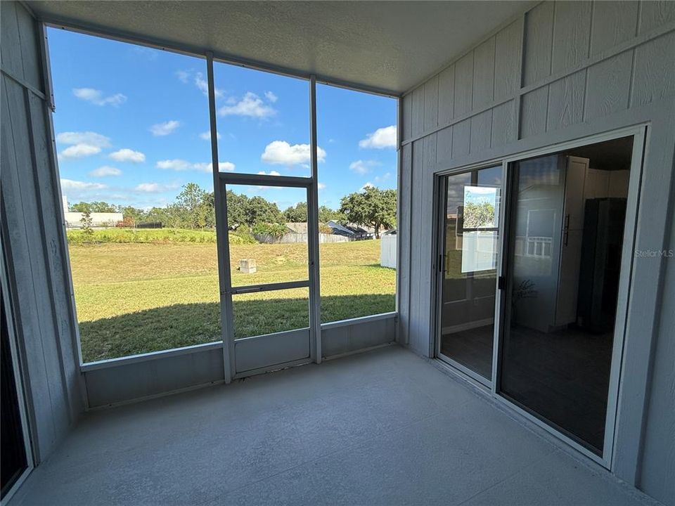 Active With Contract: $344,900 (3 beds, 2 baths, 1371 Square Feet)