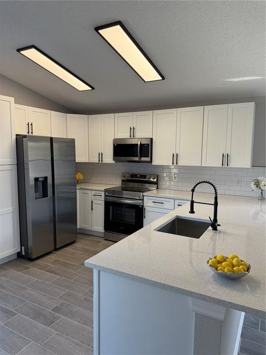 Active With Contract: $344,900 (3 beds, 2 baths, 1371 Square Feet)