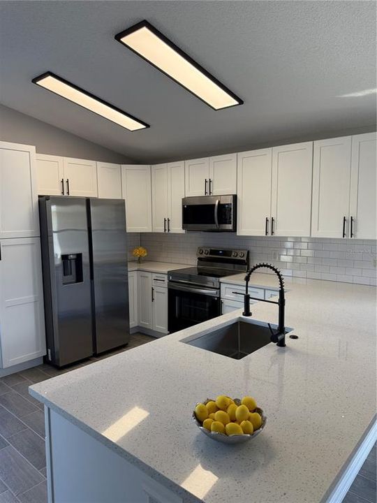 Active With Contract: $344,900 (3 beds, 2 baths, 1371 Square Feet)