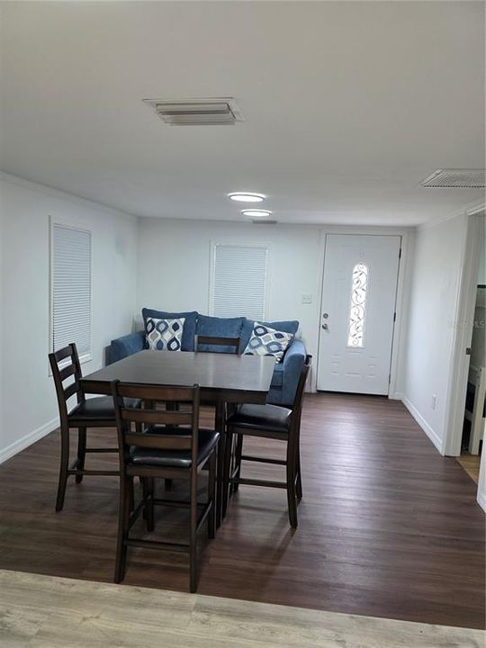 В аренду: $1,975 (2 спален, 1 ванн, 950 Квадратных фут)