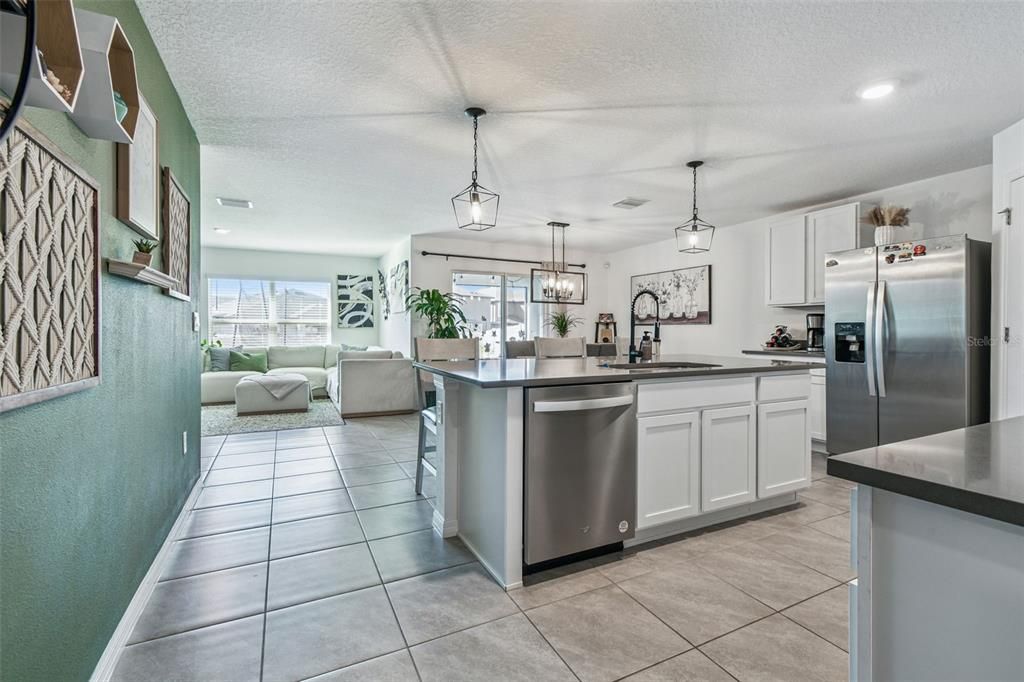 For Rent: $2,650 (4 beds, 2 baths, 1846 Square Feet)