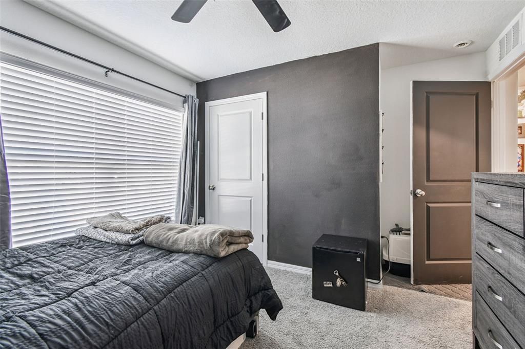 For Rent: $2,650 (4 beds, 2 baths, 1846 Square Feet)