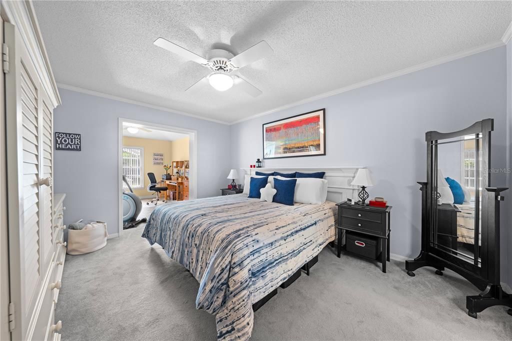 Active With Contract: $385,000 (3 beds, 2 baths, 1686 Square Feet)