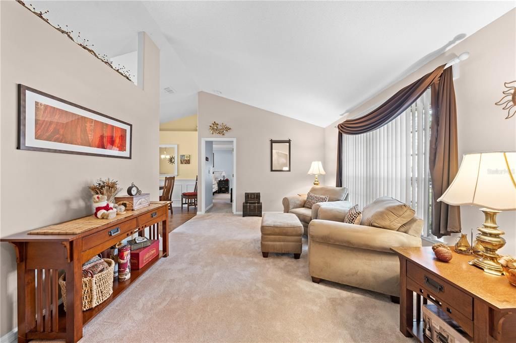 Active With Contract: $385,000 (3 beds, 2 baths, 1686 Square Feet)