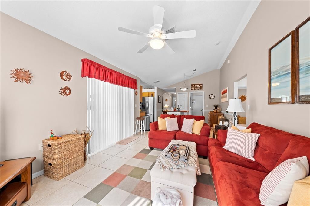 Active With Contract: $385,000 (3 beds, 2 baths, 1686 Square Feet)