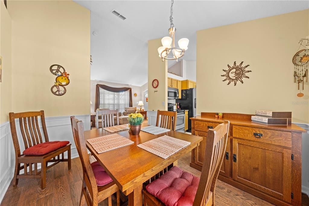 Active With Contract: $385,000 (3 beds, 2 baths, 1686 Square Feet)