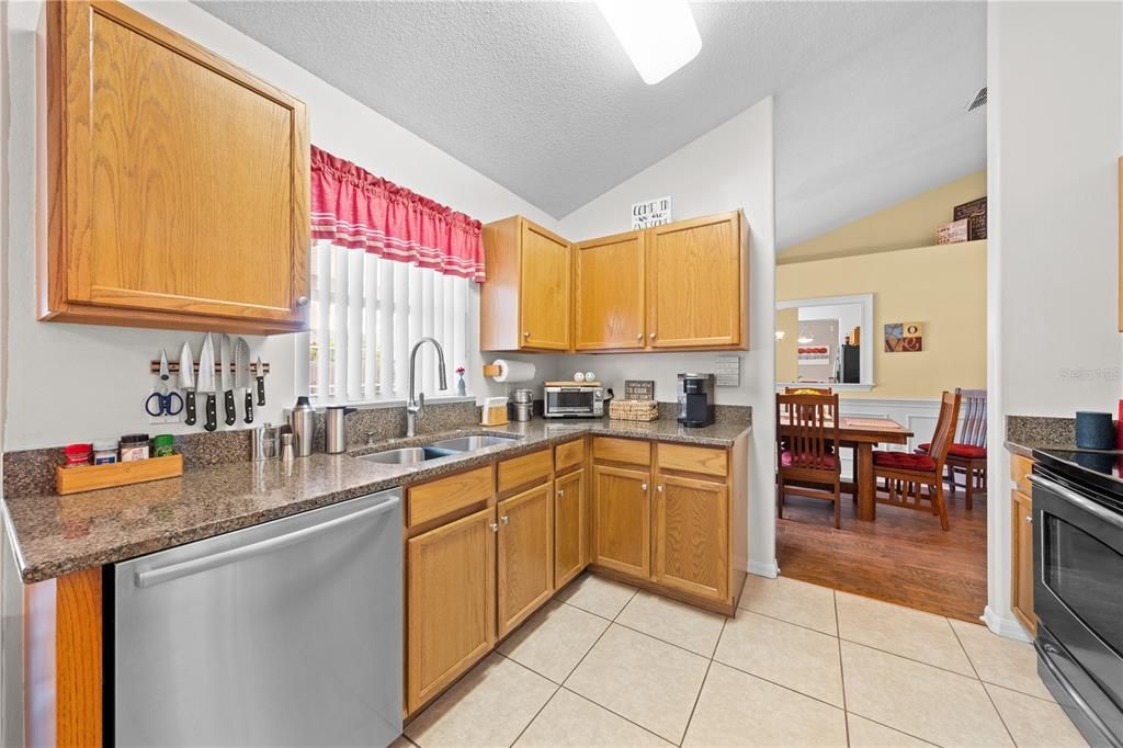 Active With Contract: $385,000 (3 beds, 2 baths, 1686 Square Feet)