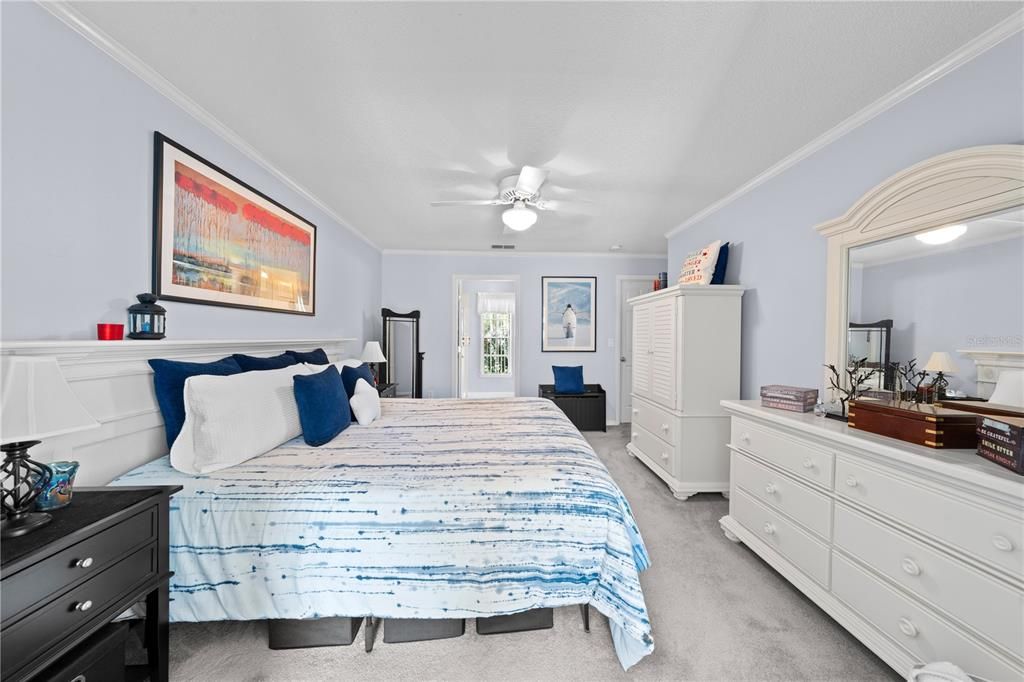 Active With Contract: $385,000 (3 beds, 2 baths, 1686 Square Feet)