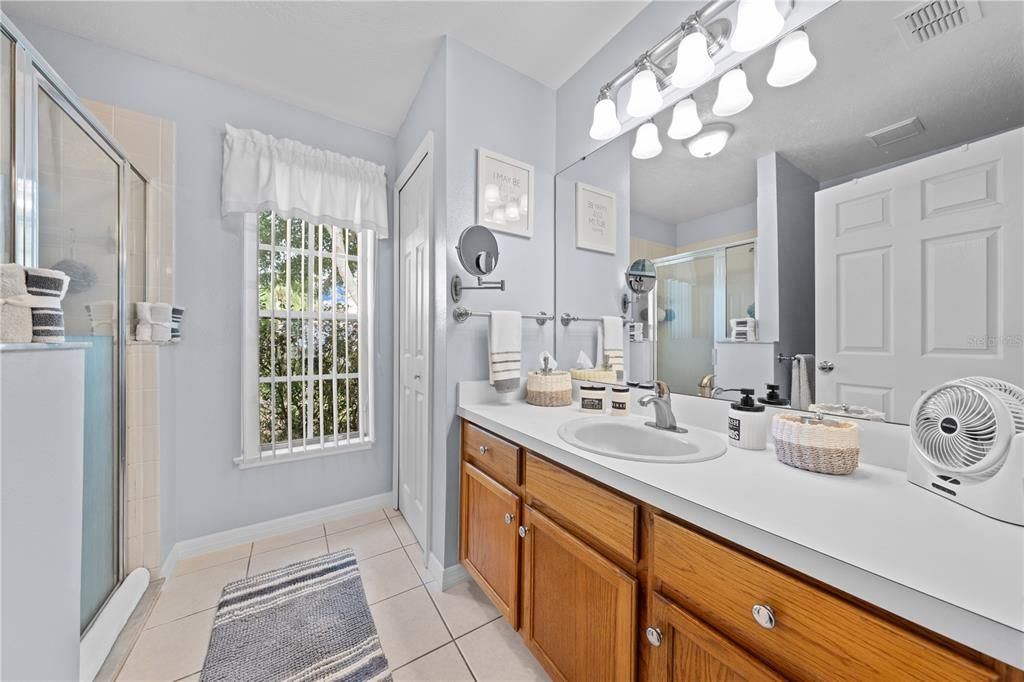 Active With Contract: $385,000 (3 beds, 2 baths, 1686 Square Feet)