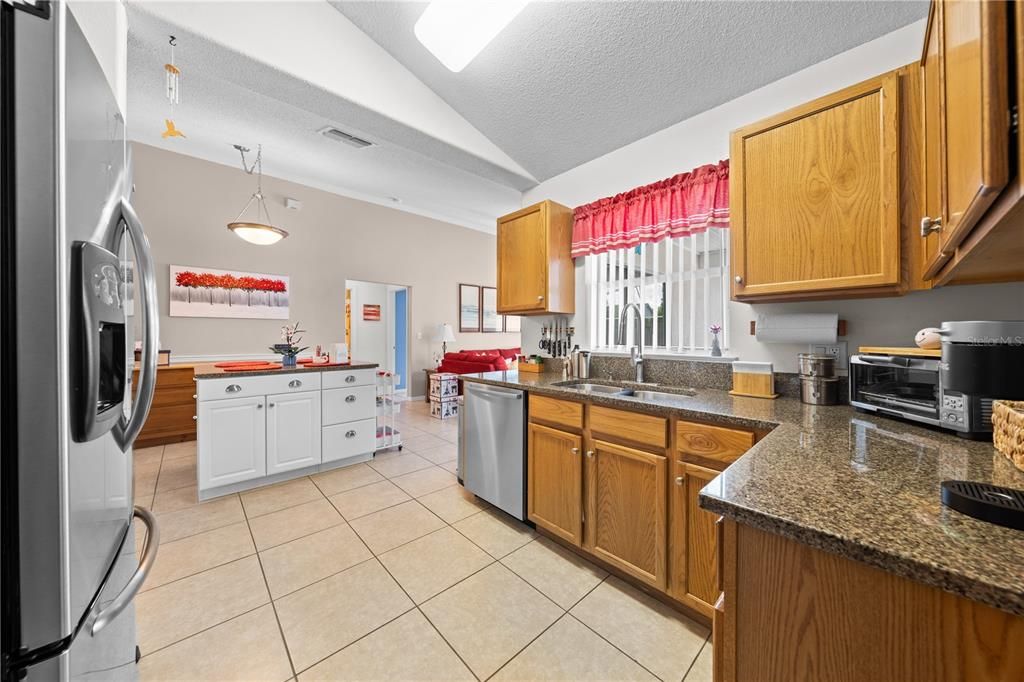 Active With Contract: $385,000 (3 beds, 2 baths, 1686 Square Feet)